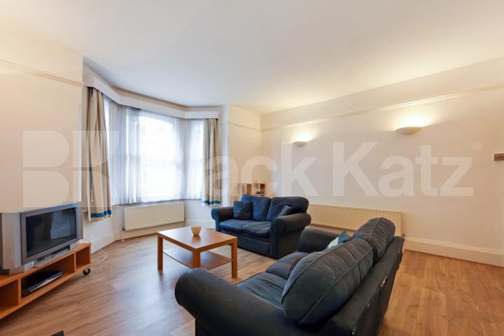 Spacious and bright apartment in the heart of Balham Elmfield Mansions - Elmfield Road , Balham 